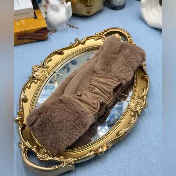 🆕 ALO YOGA 🧿 NWOT Faux Fur Ear Warmers - Toasted Almond - Picture 15 of 16